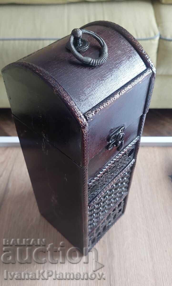 Livrarea Cutie de vin pentru cunoscători, înălțime 35 cm Livrarea Cutie de vin pentru cunoscători, înălțime 35 cm