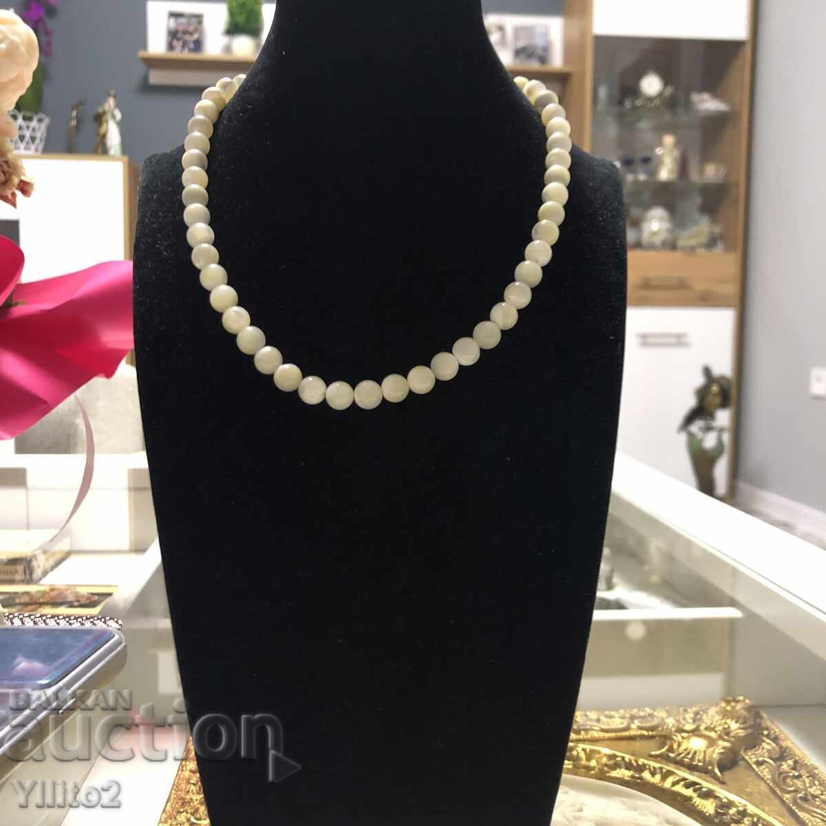 Delivery of Mother-of-pearl and silver necklace