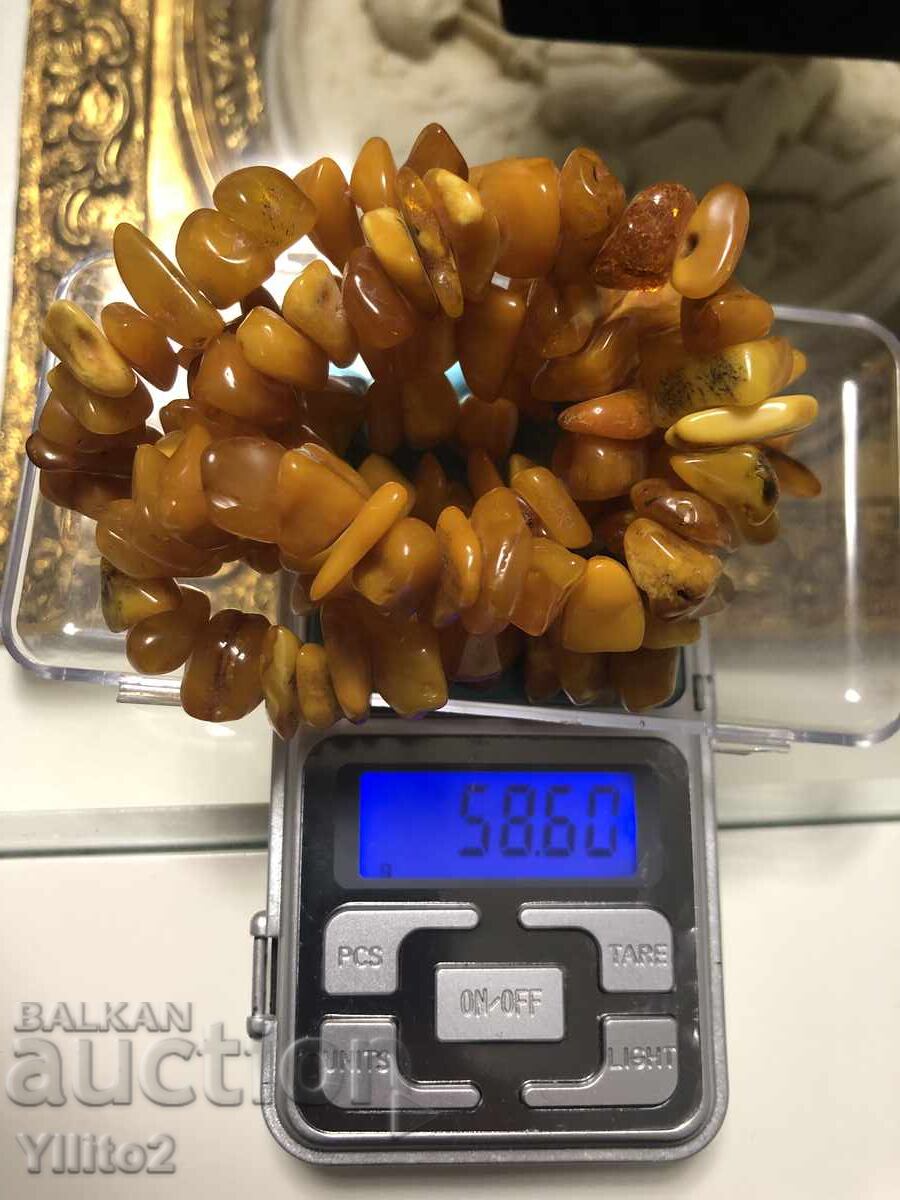 Παράδοση Κολιέ από κεχριμπάρι