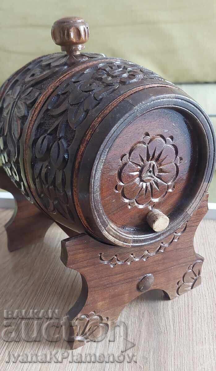 Livrarea Butoi sculptat pe suport pentru cunoscători