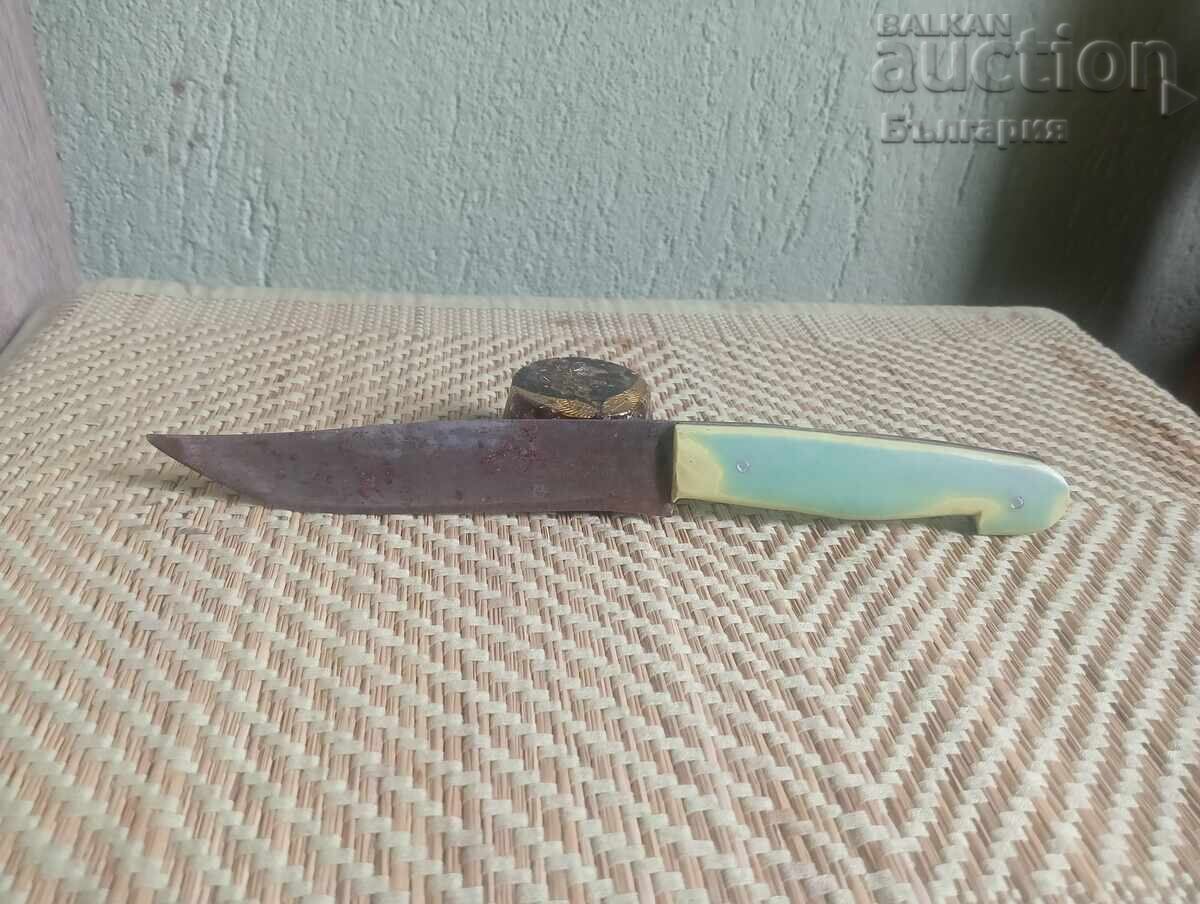 Ένα παλιό μαχαίρι Ένα παλιό μαχαίρι