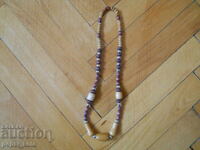 Colier vechi din lemn