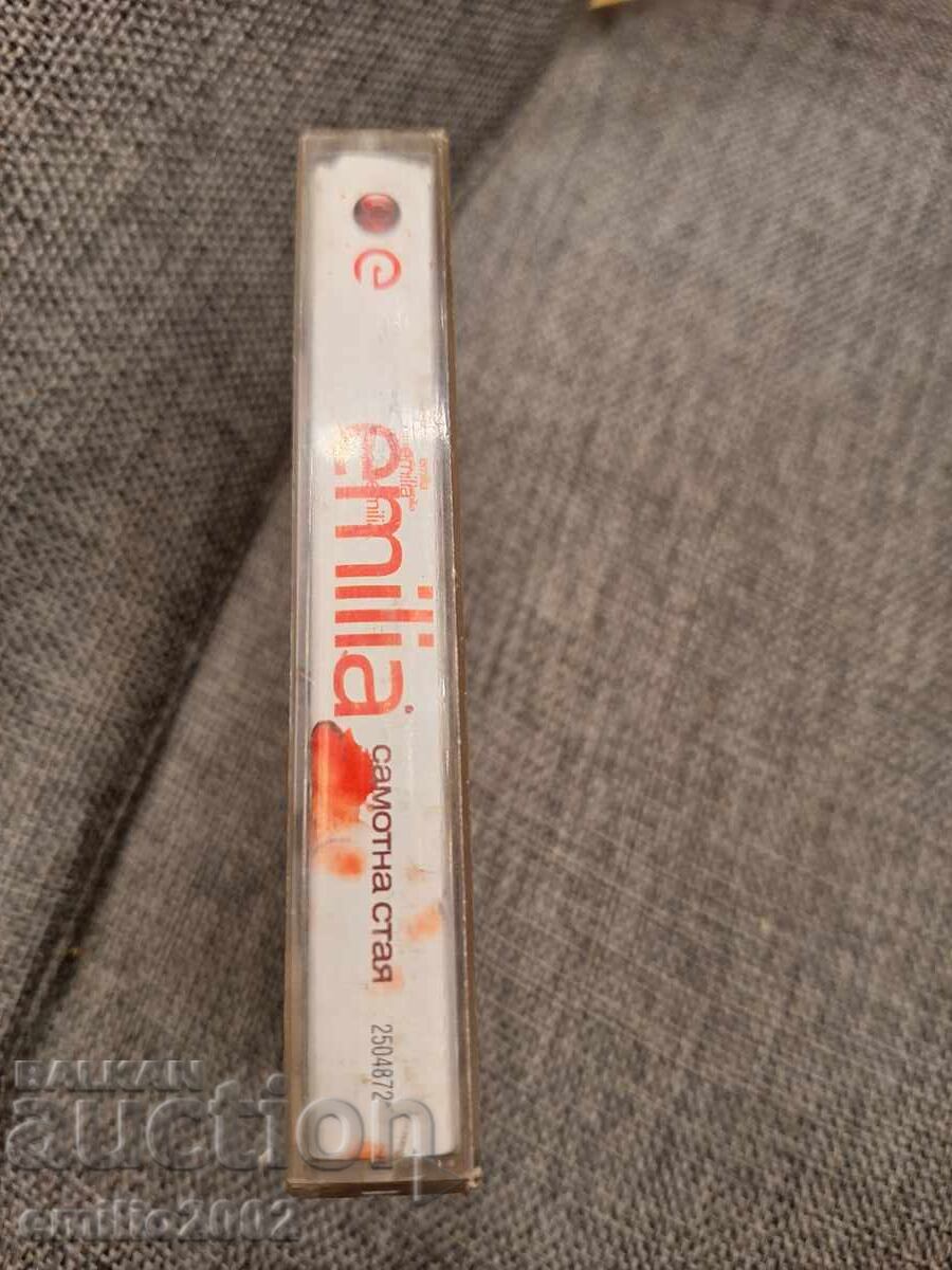 Casetă audio - Emilia cu preț € 1.50 | 2.93 BGN