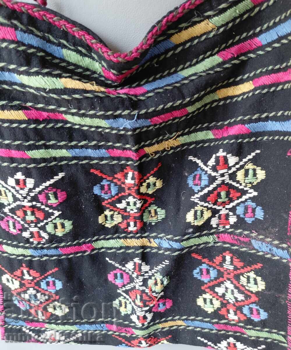 Престилка за народна носия с цена € 0.01 | 0.02 лв. Престилка за народна носия с цена € 0.01 | 0.02 лв.