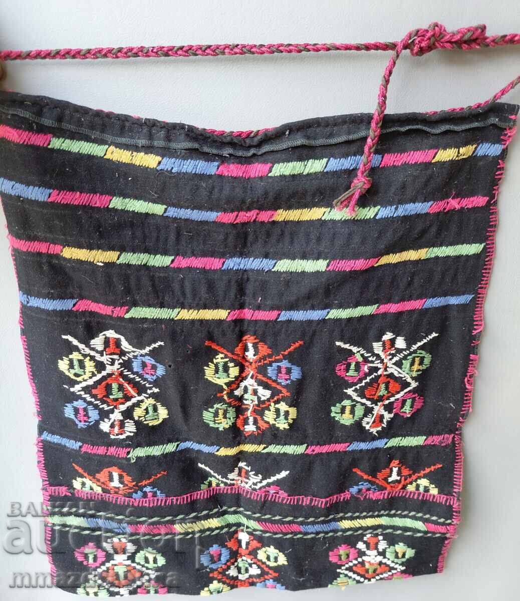 Доставка на Престилка за народна носия Доставка на Престилка за народна носия