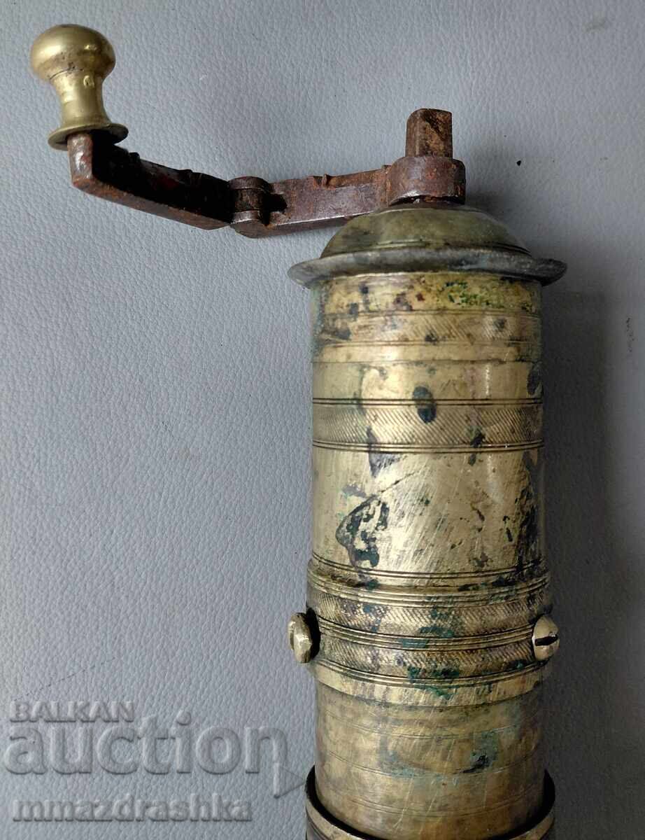 Δημοπρασία Οθωμανικός μπρούτζινος μύλος 150+ ετών με τουγρά
