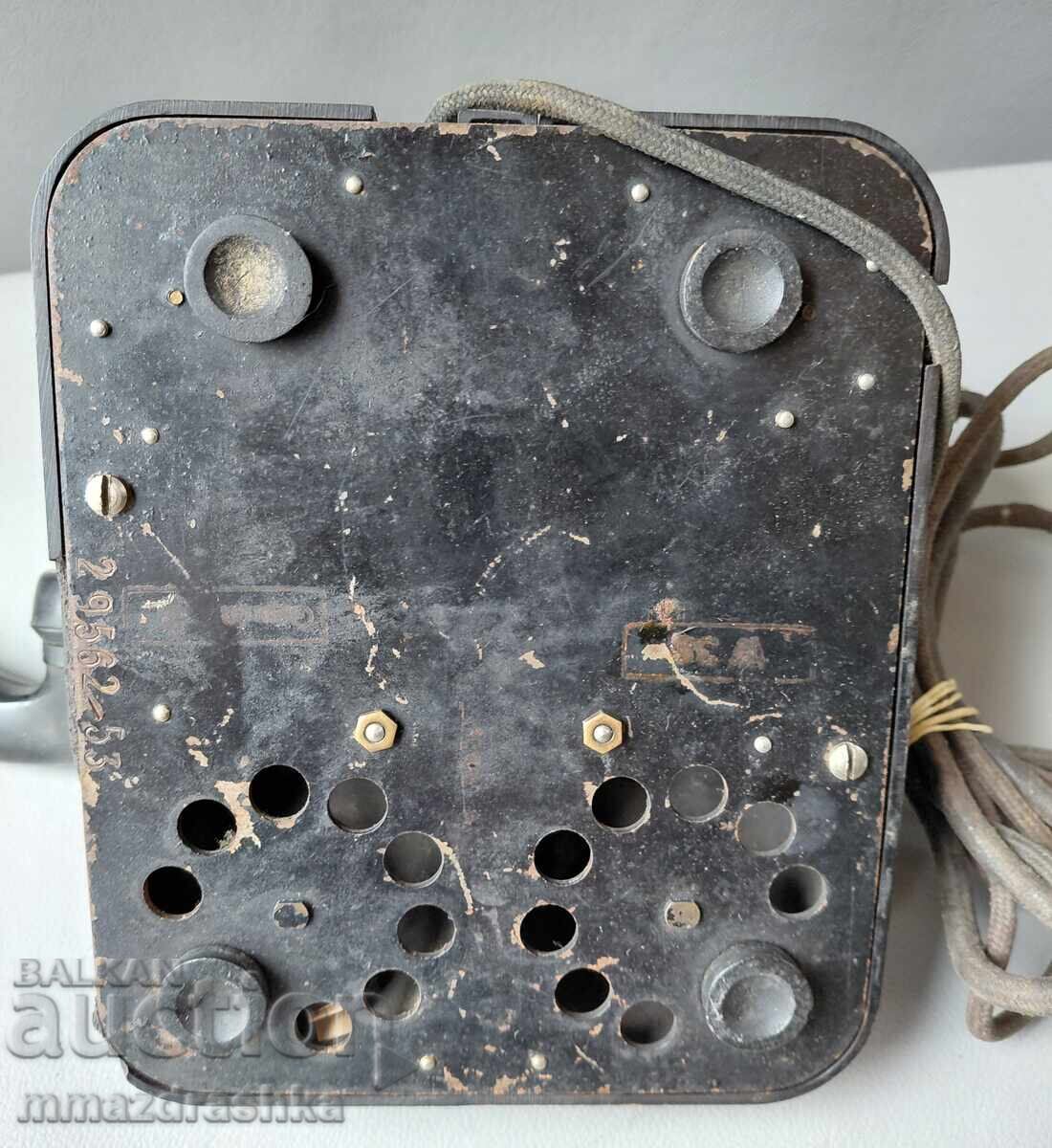 Delivery of 100-year-old Siemens telephone Delivery of 100-year-old Siemens telephone