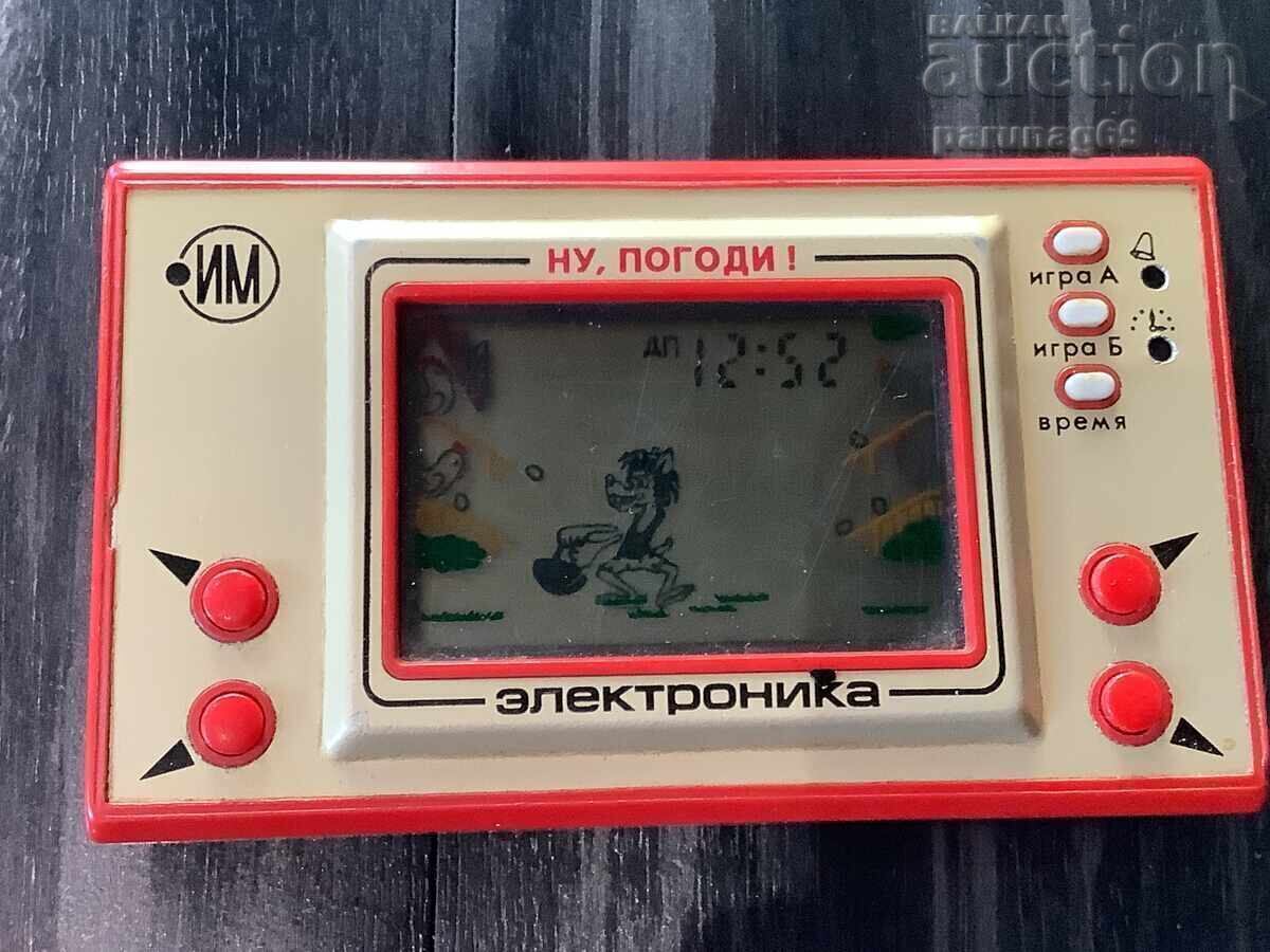 Joc electronic rusesc ELEKTRONIKA - NU, POGODI! cu preț € 60.00 | 117.35 BGN