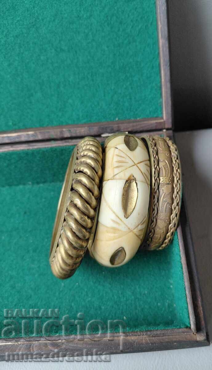 Jewelry box with jewelry, copper panel with price € 1.50 | 2.93 BGN