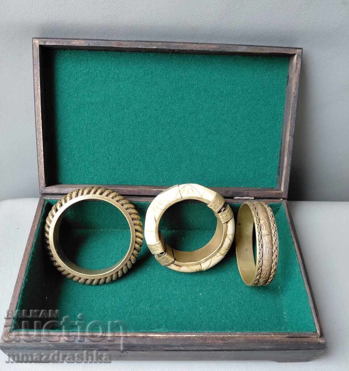 Jewelry box with jewelry, copper panel