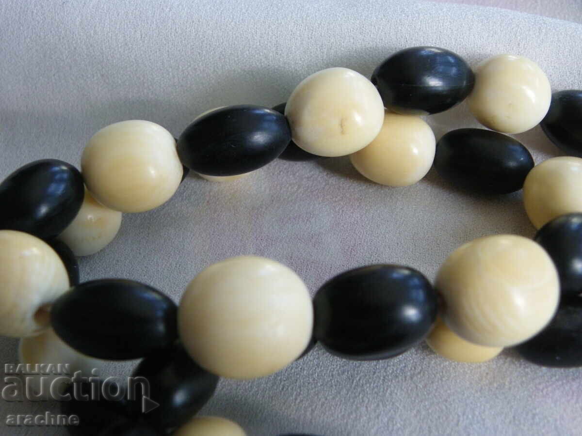 Δημοπρασία Περιδέραιο από κέρατο βούβαλου και ελεφαντόδοντο, Σενεγάλη Δημοπρασία Περιδέραιο από κέρατο βούβαλου και ελεφαντόδοντο, Σενεγάλη