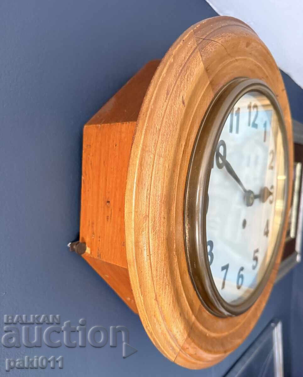 Παλιό ρολόι τοίχου - αγγλικό με τιμή € 65.00 | 127.13 BGN