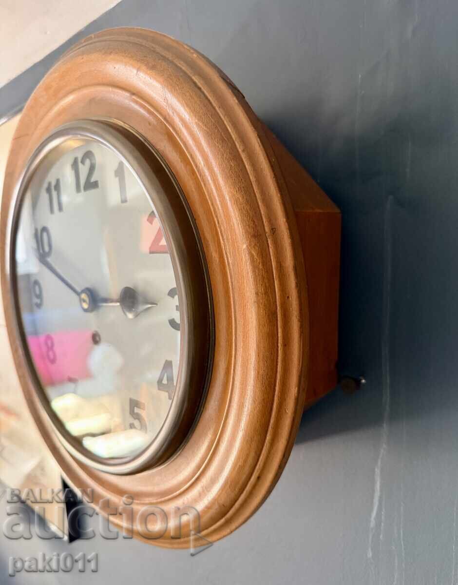 Auction Old wall clock - English Auction Old wall clock - English