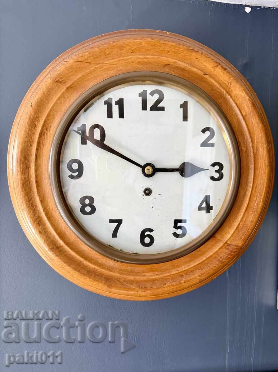 Old wall clock - English Old wall clock - English