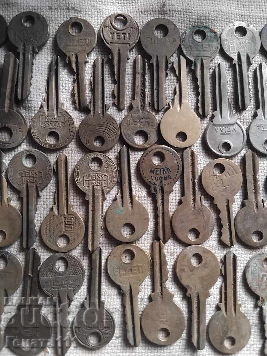 Auction Lot of old bronze keys Auction Lot of old bronze keys