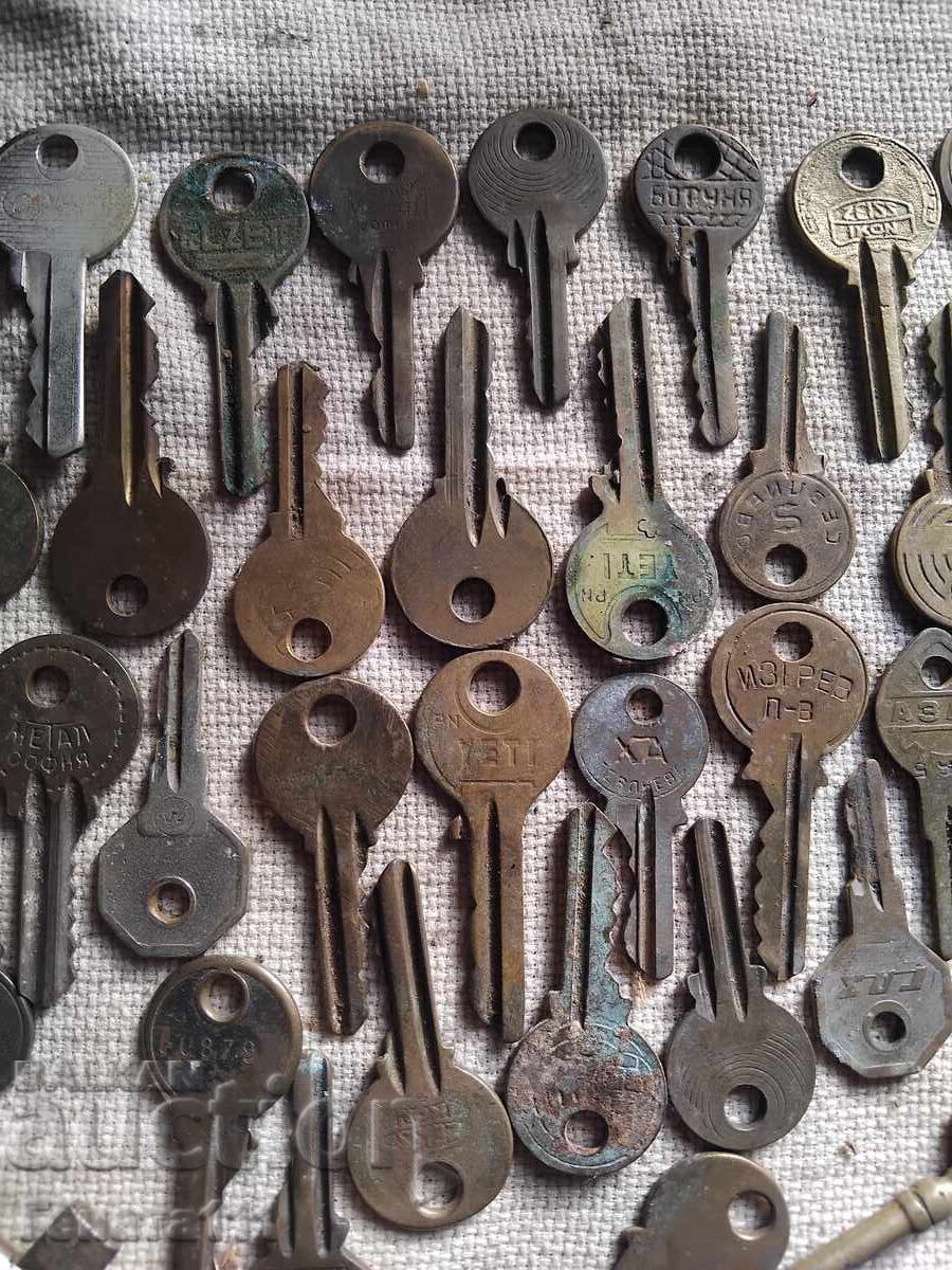 Licitație O mulțime de chei vechi din bronz
