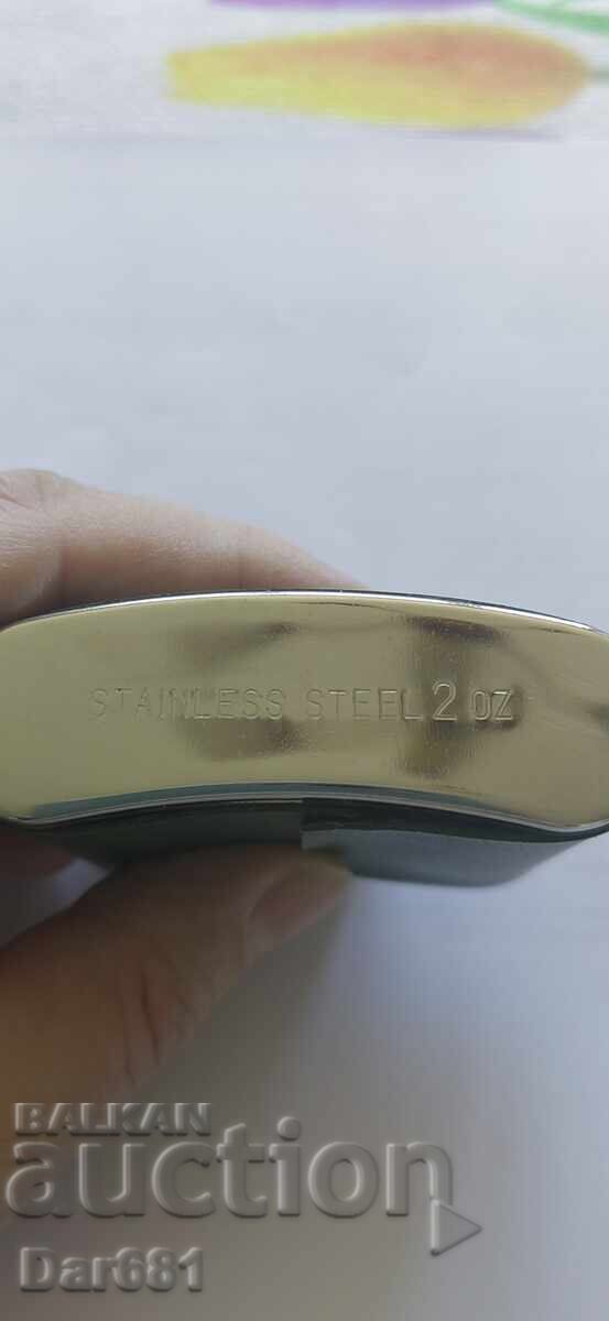 Аукцион Джобна бутилка за уиски Аукцион Джобна бутилка за уиски