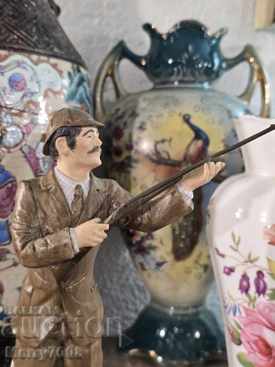 "The Shooter", изработена от Coalport, Англия ! - 6