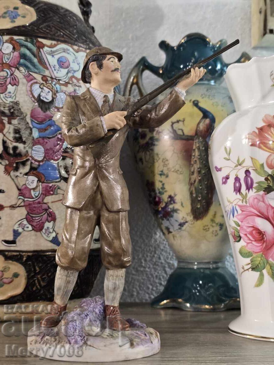 "The Shooter", изработена от Coalport, Англия ! - 7