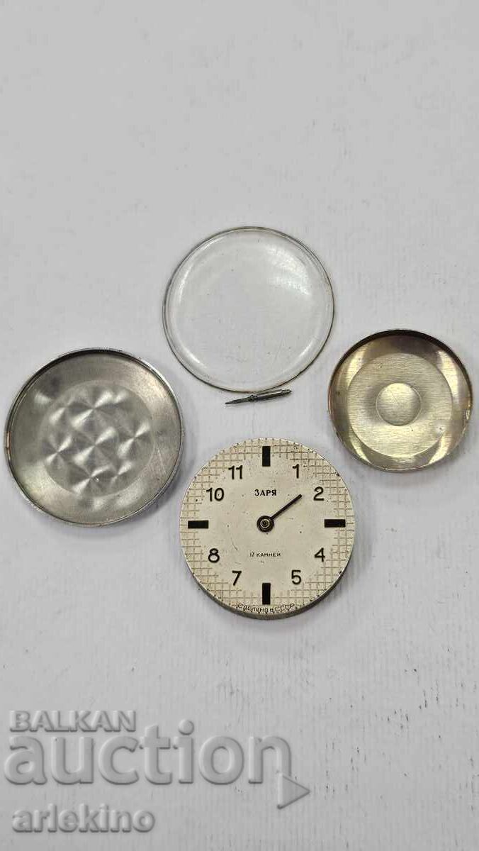Mecanism pentru ceas sovietic Zaria cu întoarcere manuală cu preț € 2.00 | 3.91 BGN
