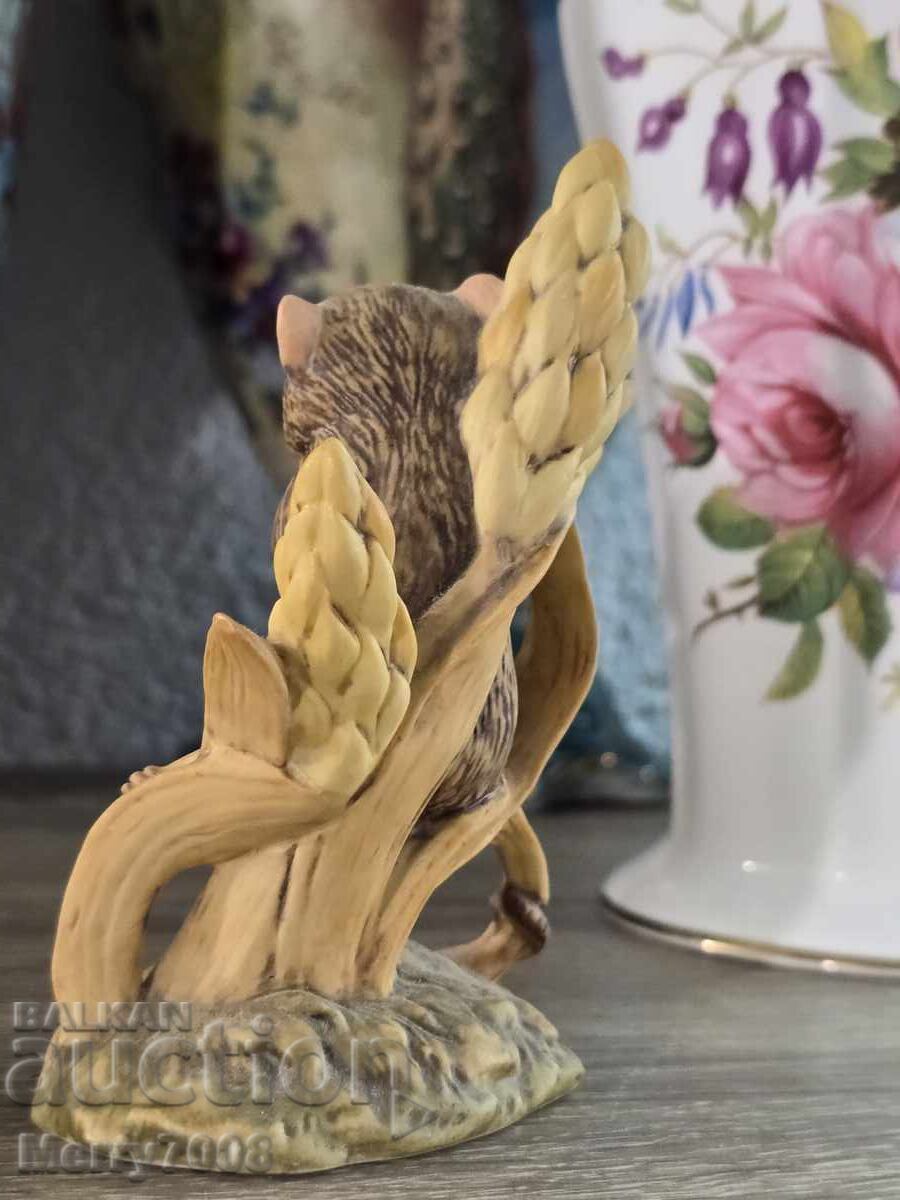 Licitație Figurină de colecție din porțelan de la Royal Osborne ! Licitație Figurină de colecție din porțelan de la Royal Osborne !