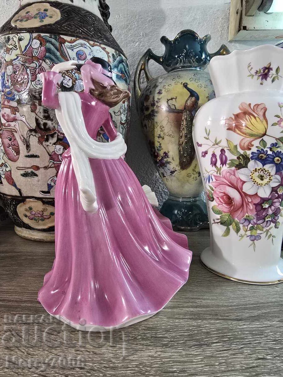 Доставка на Порцеланова фигурка от The Leonardo Collection.