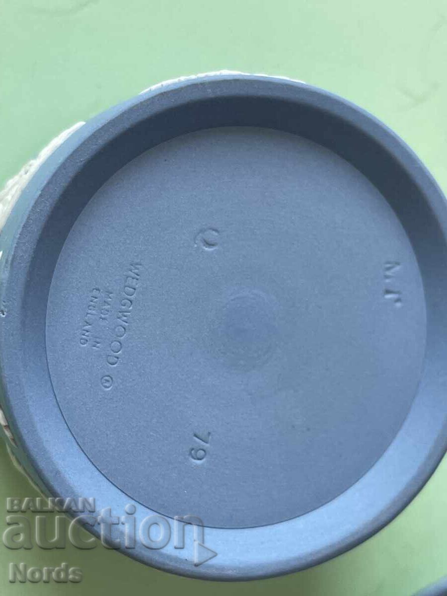 Livrarea Cutie de bijuterii și clopoțel Wedgwood