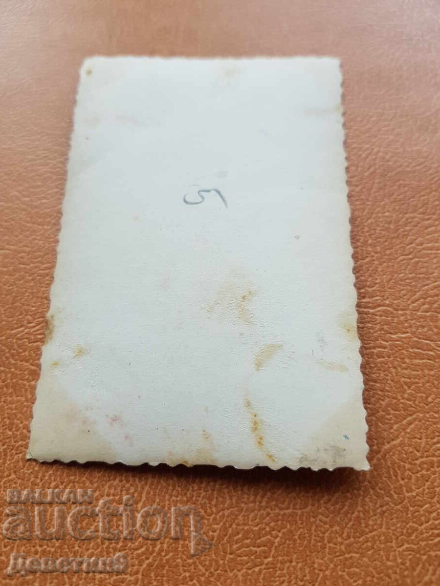 Cinci persoane în uniformă cu preț € 3.90 | 7.63 BGN