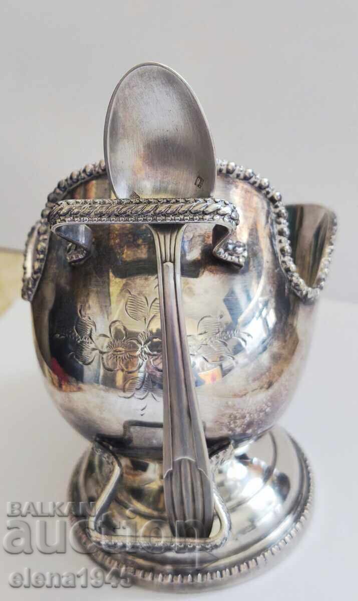 Vasă de zahăr placată cu argint cu preț € 60.00 | 117.35 BGN Vasă de zahăr placată cu argint cu preț € 60.00 | 117.35 BGN