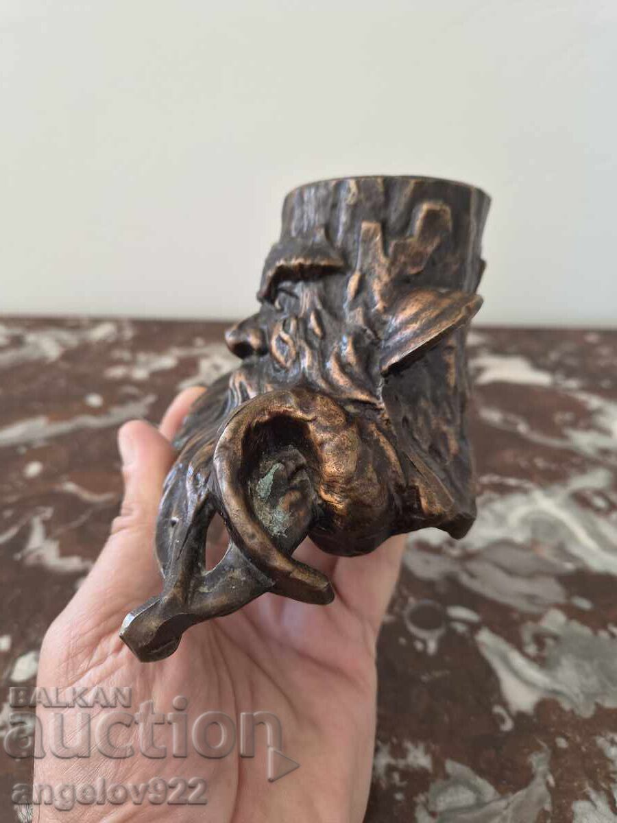 Livrarea Figurină masivă din metal!!!