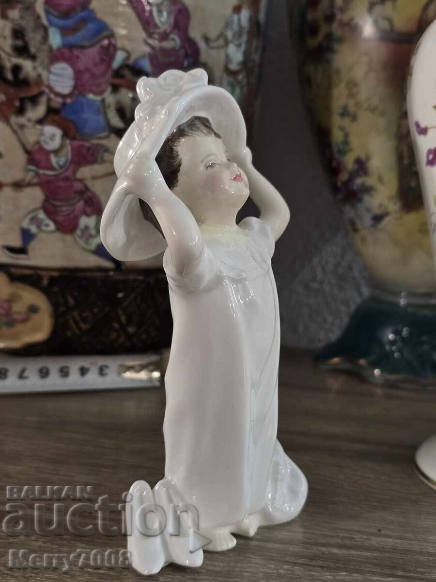 Figurină Royal Doulton intitulată "Make Believe" (HN2224) !!!