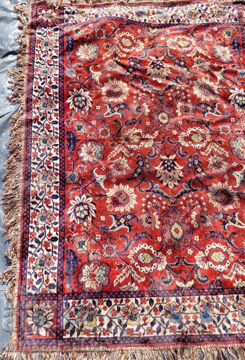 Covor persan Isfahan cu preț € 1.50 | 2.93 BGN Covor persan Isfahan cu preț € 1.50 | 2.93 BGN