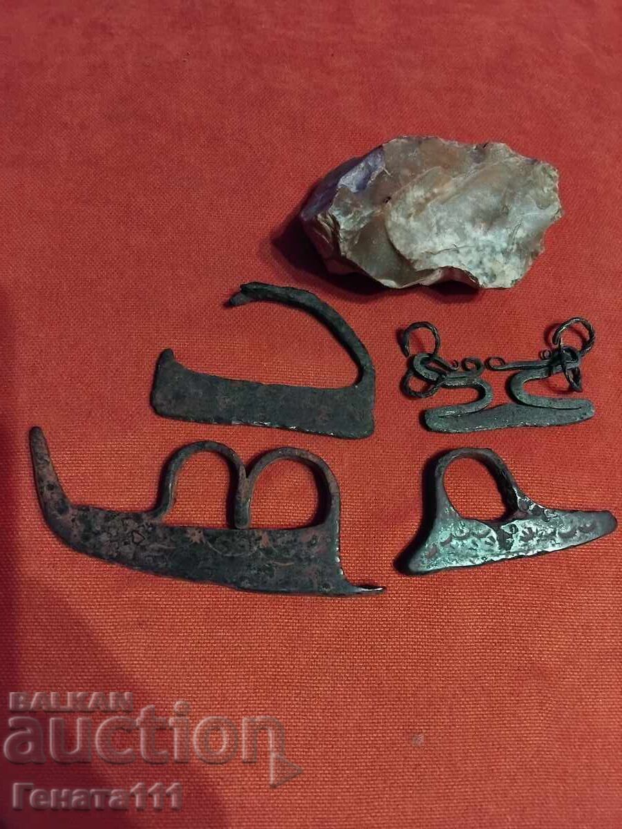 Vechi amnar din fier forjat, cremene