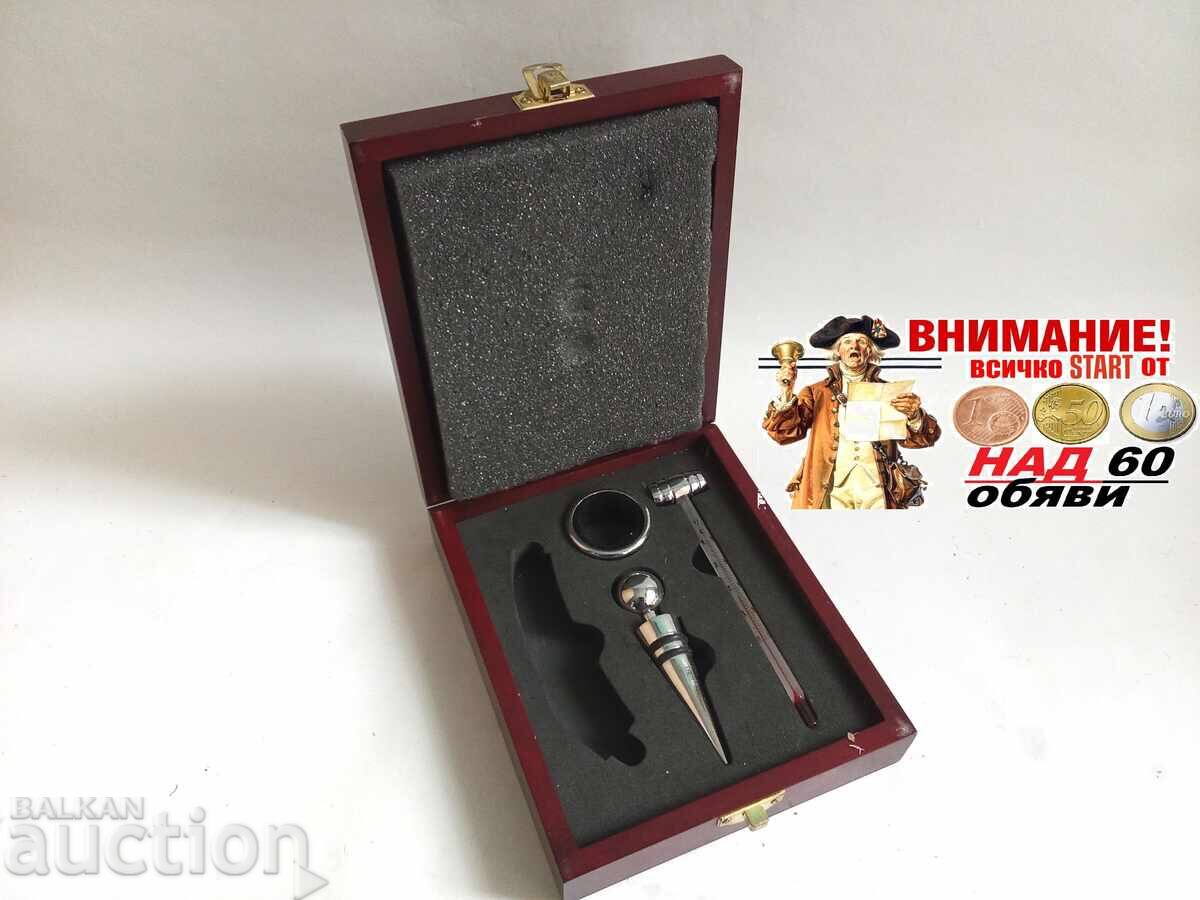 Αξεσουάρ κρασιού John Hancock σε ξύλινη θήκη Αξεσουάρ κρασιού John Hancock σε ξύλινη θήκη