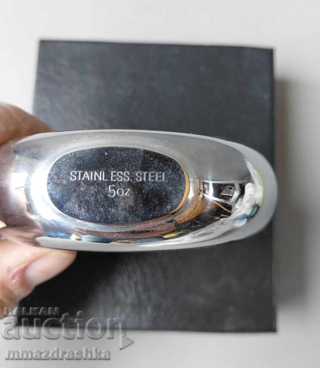 Livrarea Ploscă pentru whisky cu pâlnie, nouă