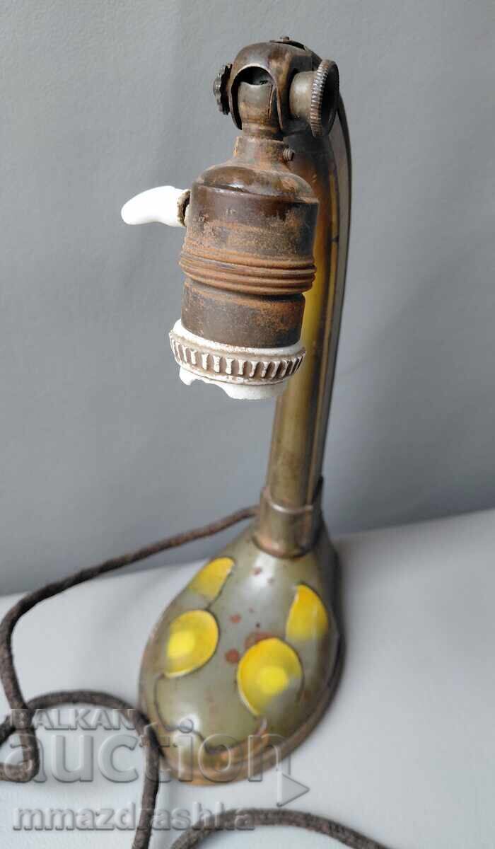 Licitație Lampă de noapte veche de peste 100 de ani Licitație Lampă de noapte veche de peste 100 de ani