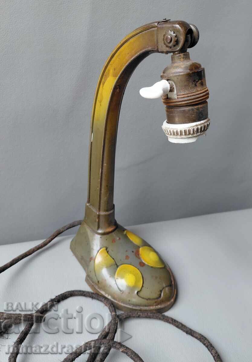 Lampă de noapte veche de peste 100 de ani Lampă de noapte veche de peste 100 de ani