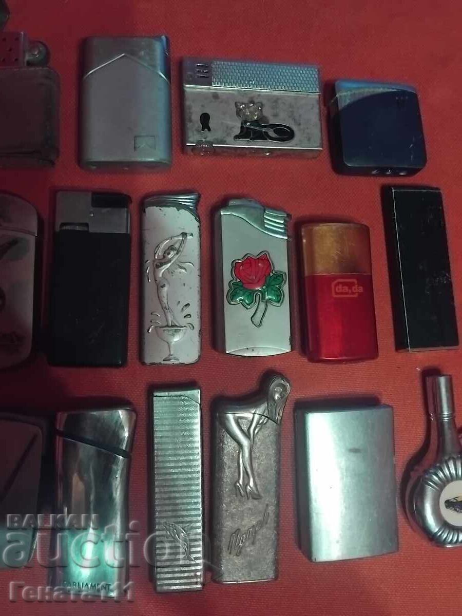 Licitație O mulțime de brichete Licitație O mulțime de brichete