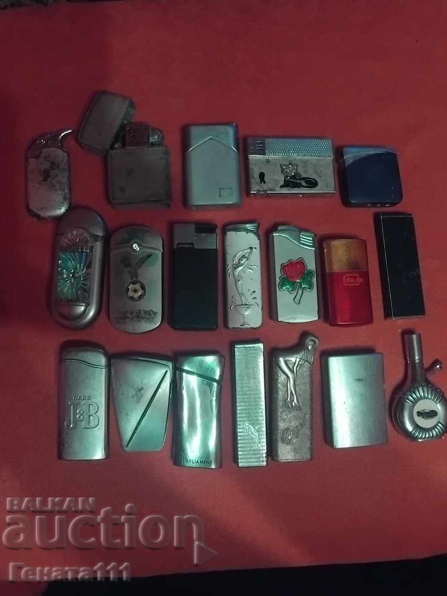 O mulțime de brichete O mulțime de brichete