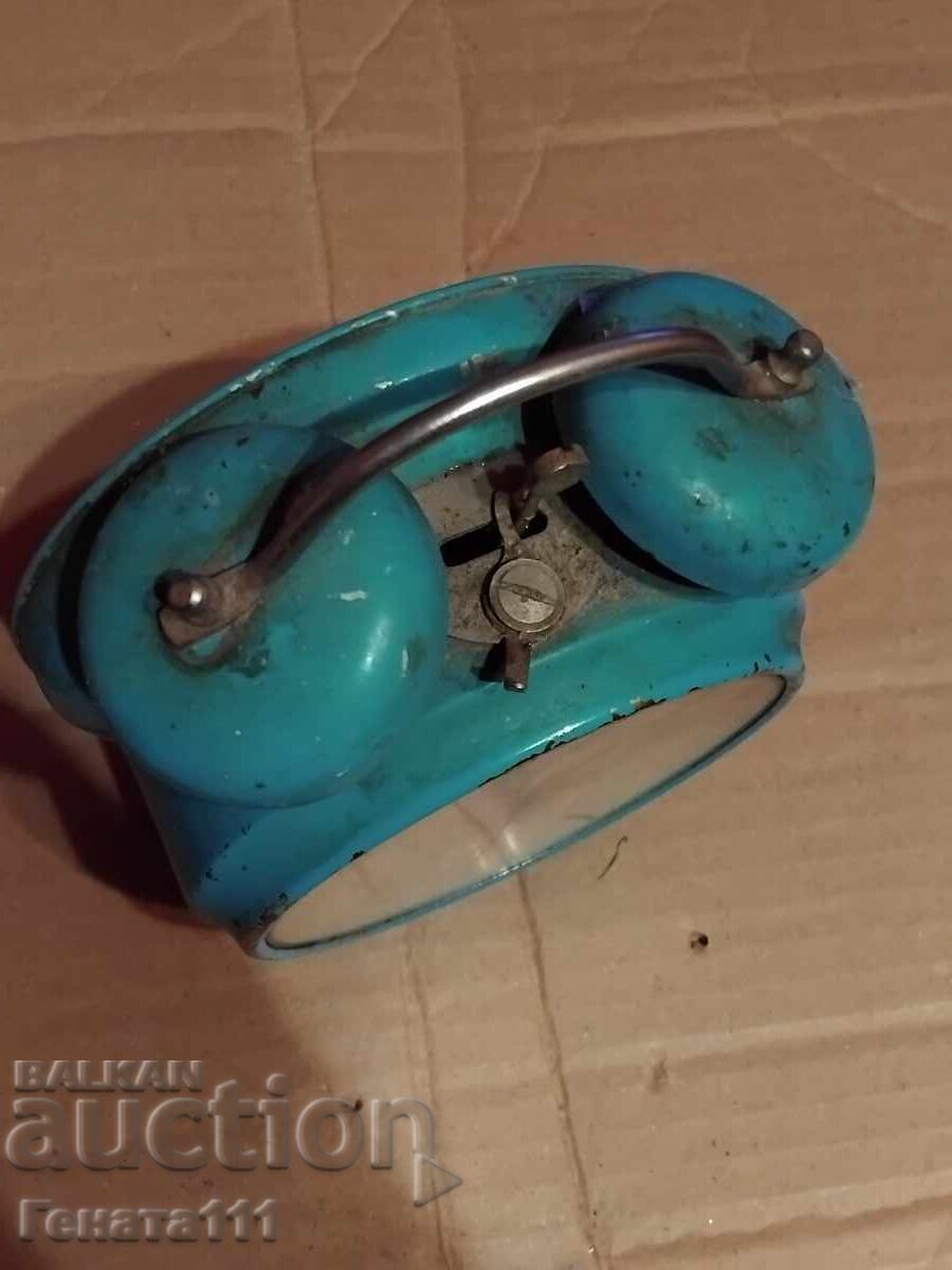 Delivery of Old table clock. Delivery of Old table clock.