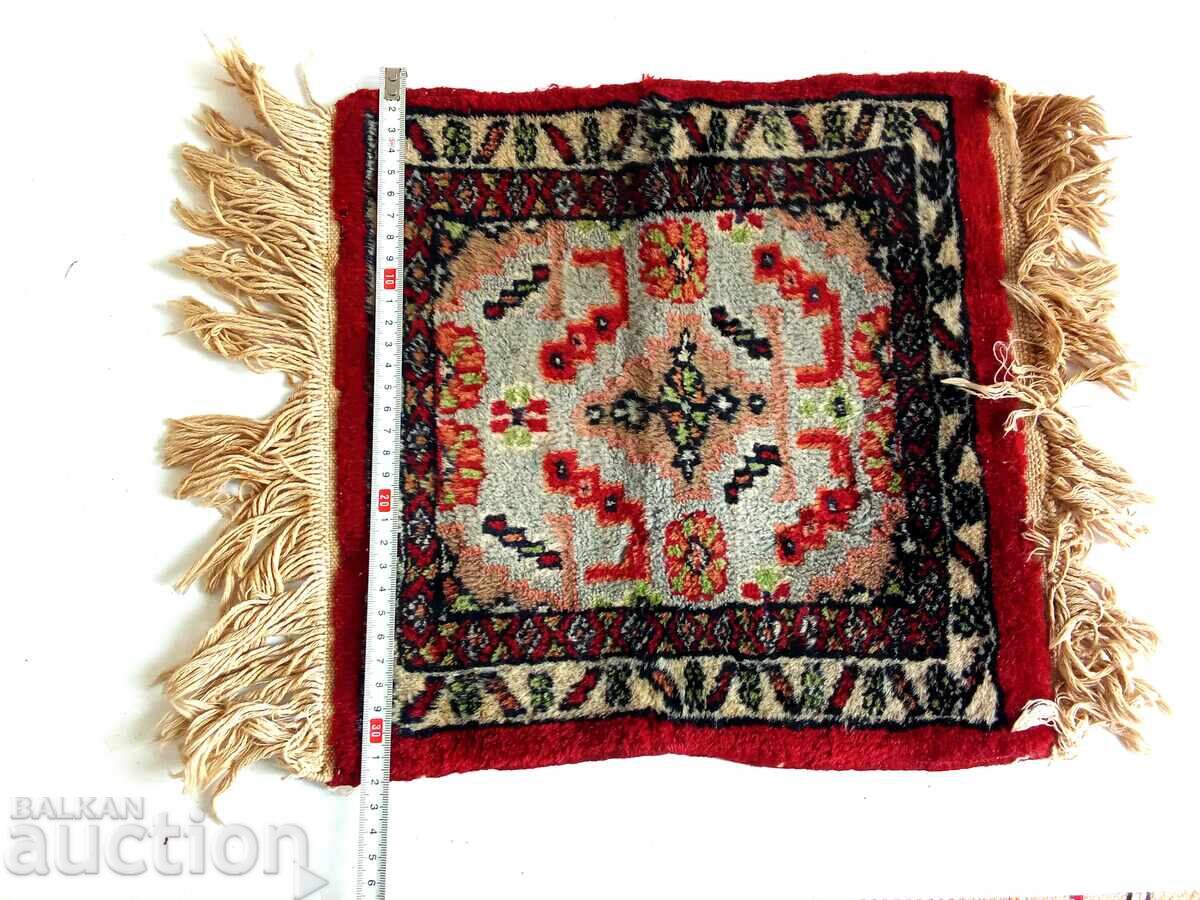 Auction  Hand-woven small Persian rug or prayer rug