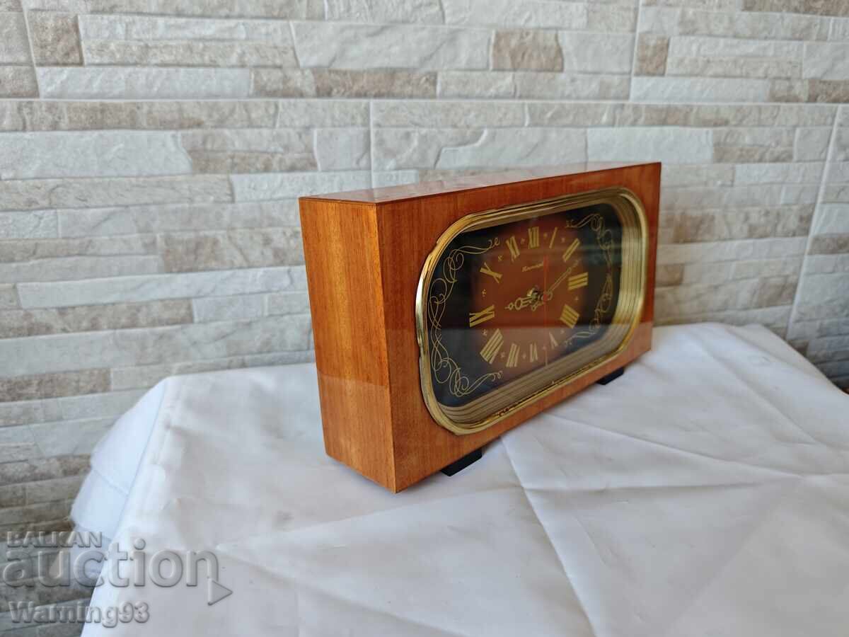 Livrarea Ceas de șemineu cu cuarț - Yantar / Jantar - Antic - 1970 Livrarea Ceas de șemineu cu cuarț - Yantar / Jantar - Antic - 1970