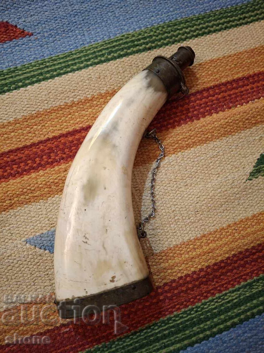 Барутница за кремъчен пищов, пушка, шишане, бойлия, с цена € 80.00 | 156.47 лв. Барутница за кремъчен пищов, пушка, шишане, бойлия, с цена € 80.00 | 156.47 лв.