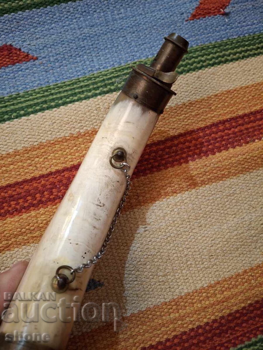 Licitație Pulbere pentru pistoale cu cremene, puști, carabine, archebuze Licitație Pulbere pentru pistoale cu cremene, puști, carabine, archebuze