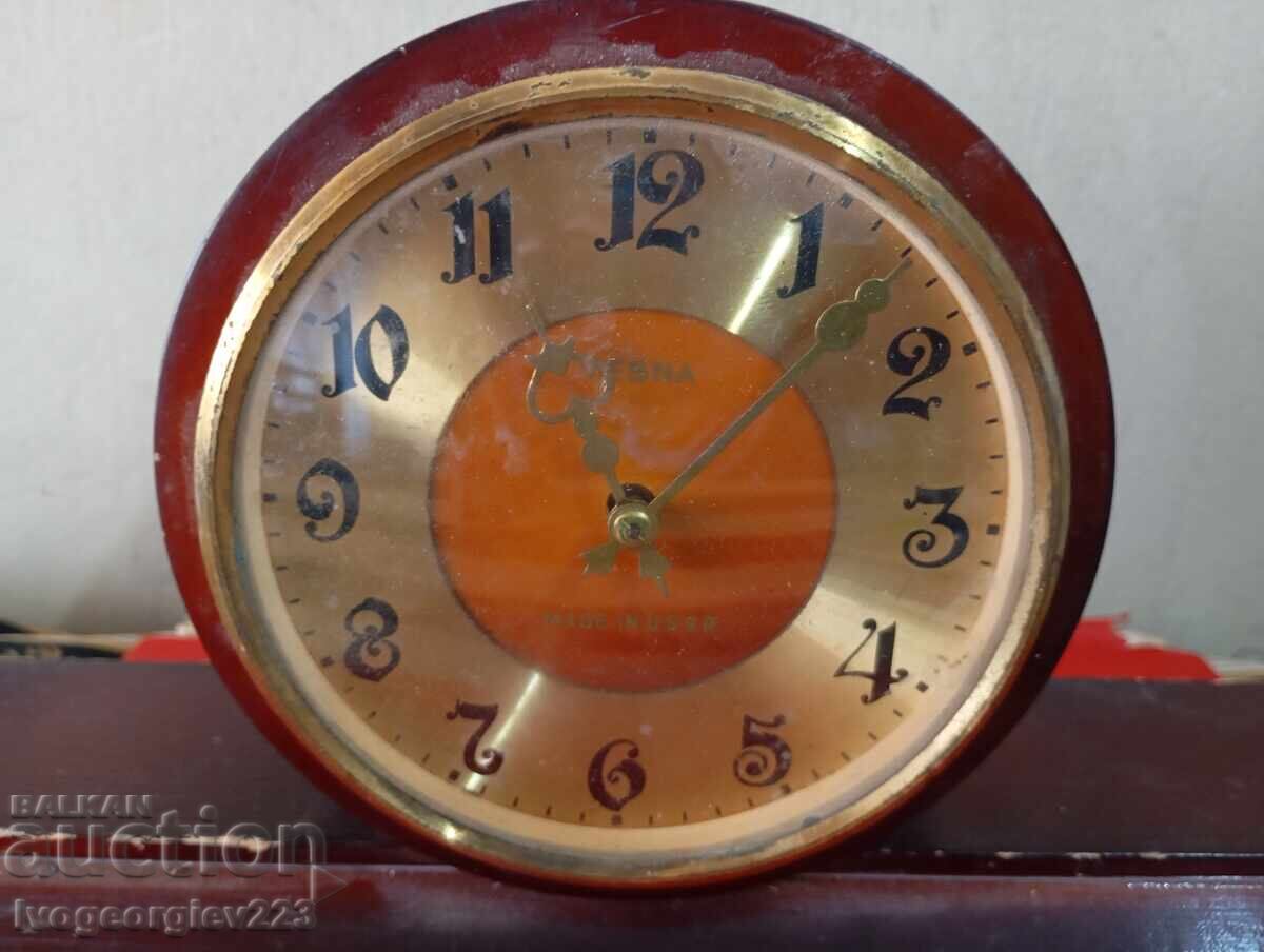 Επιτραπέζιο ρολόι με τιμή € 13.00 | 25.43 BGN
