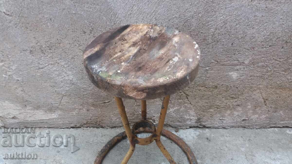 Δημοπρασία παλιά μασίφ μεταλλική καρέκλα - οδοντιατρική Δημοπρασία παλιά μασίφ μεταλλική καρέκλα - οδοντιατρική