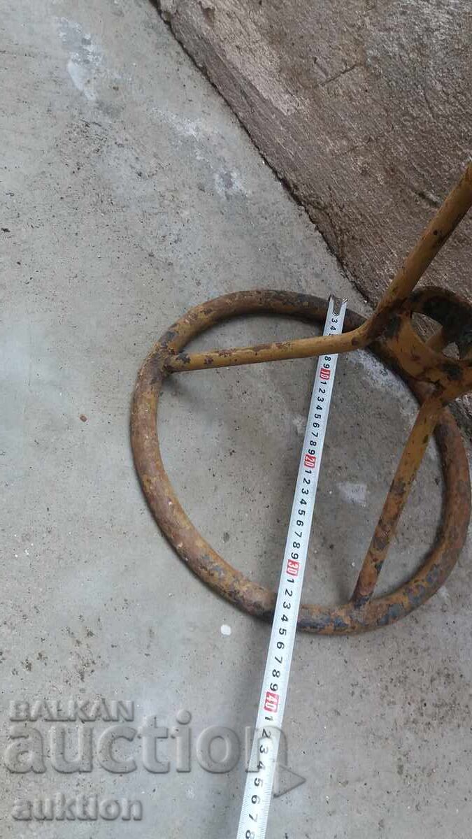 Παράδοση παλιά μασίφ μεταλλική καρέκλα - οδοντιατρική Παράδοση παλιά μασίφ μεταλλική καρέκλα - οδοντιατρική