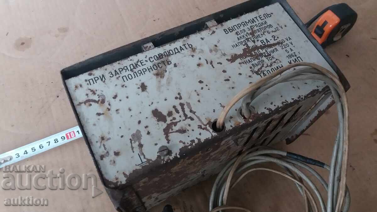 VECHI APARAT SOVIETIC DE ÎNCĂRCAT BATERII - 7
