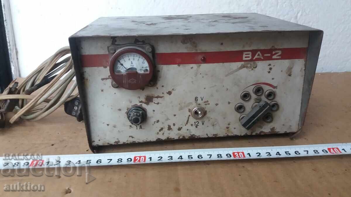 VECHI APARAT SOVIETIC DE ÎNCĂRCAT BATERII