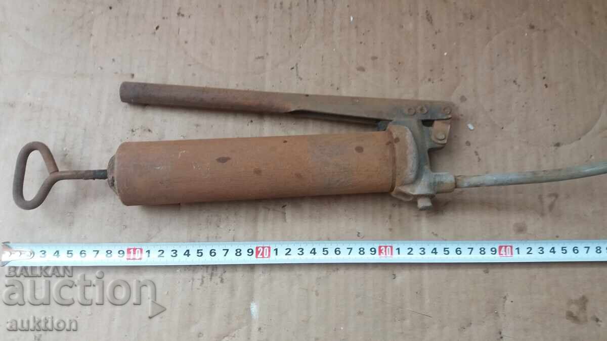 OLD GREASE GUN with price € 2.99 | 5.85 BGN